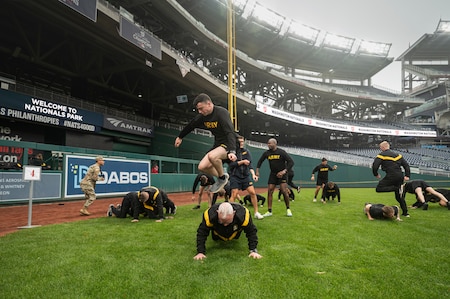 soldiers working out