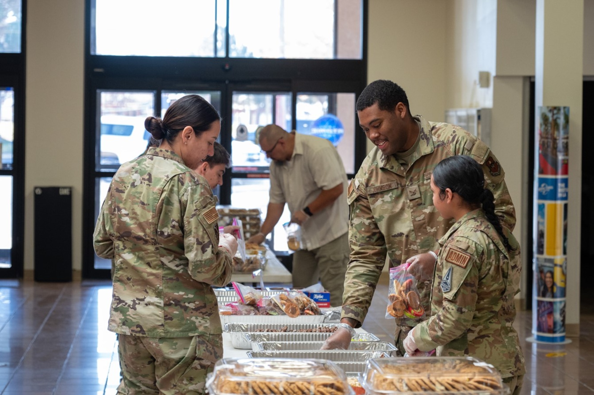 Military members bag cookies