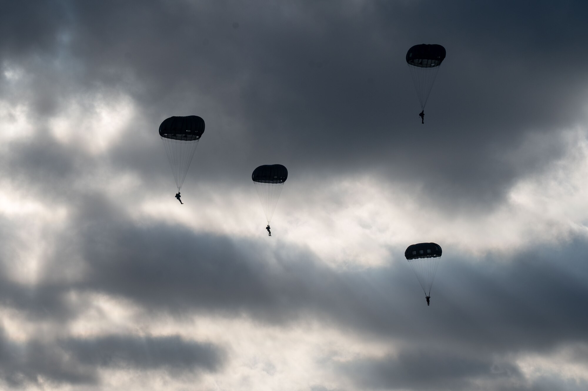 Paratroopers descend to the ground.