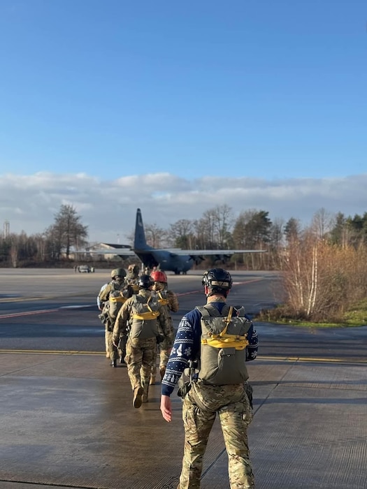 Paratroopers walking towards a plane