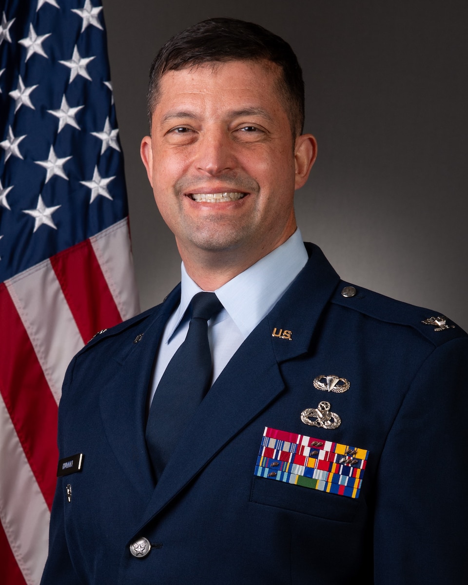 Official portrait of Col. Matthew R. Hummel with U.S. flag over right shoulder.