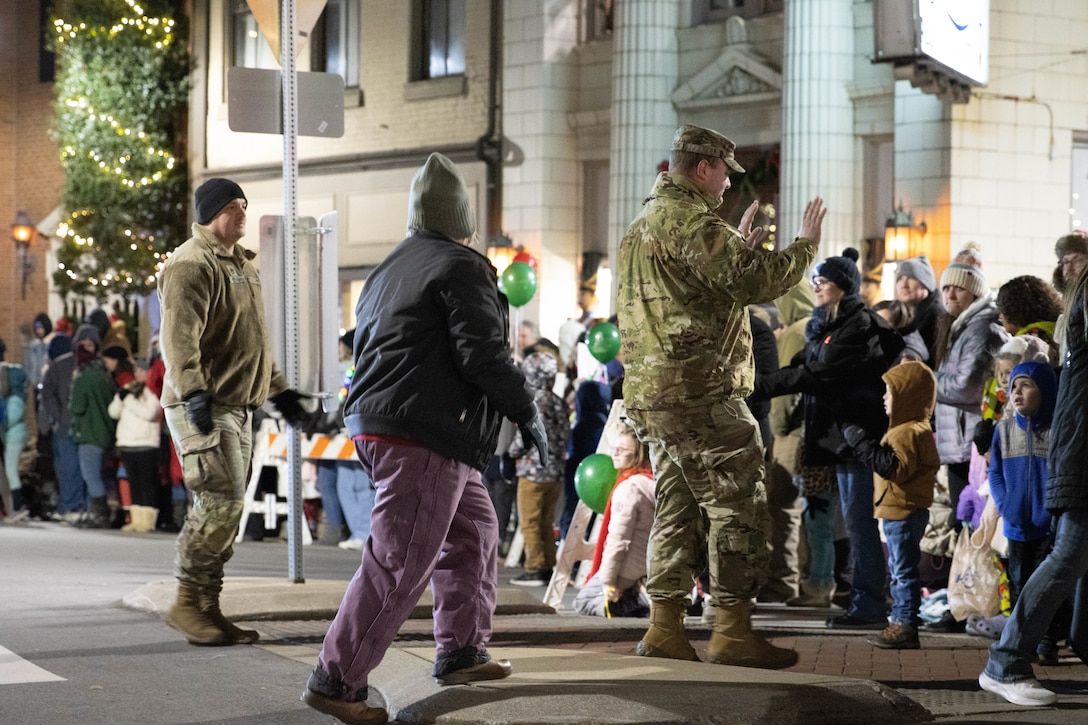 Kentucky National Guard Soldiers with Charlie Battery, 2nd Battalion, 138th Field Artillery Brigade took part in the 2024 Bardstown Christmas Parade, Dec. 5, 2024. (U.S. Army National Guard photo by Milt Spalding)