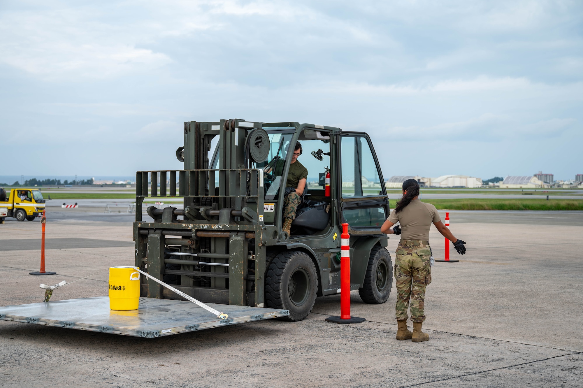 Service members work together.