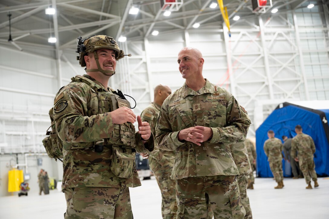 CMSAF speaks with Master Sgt.