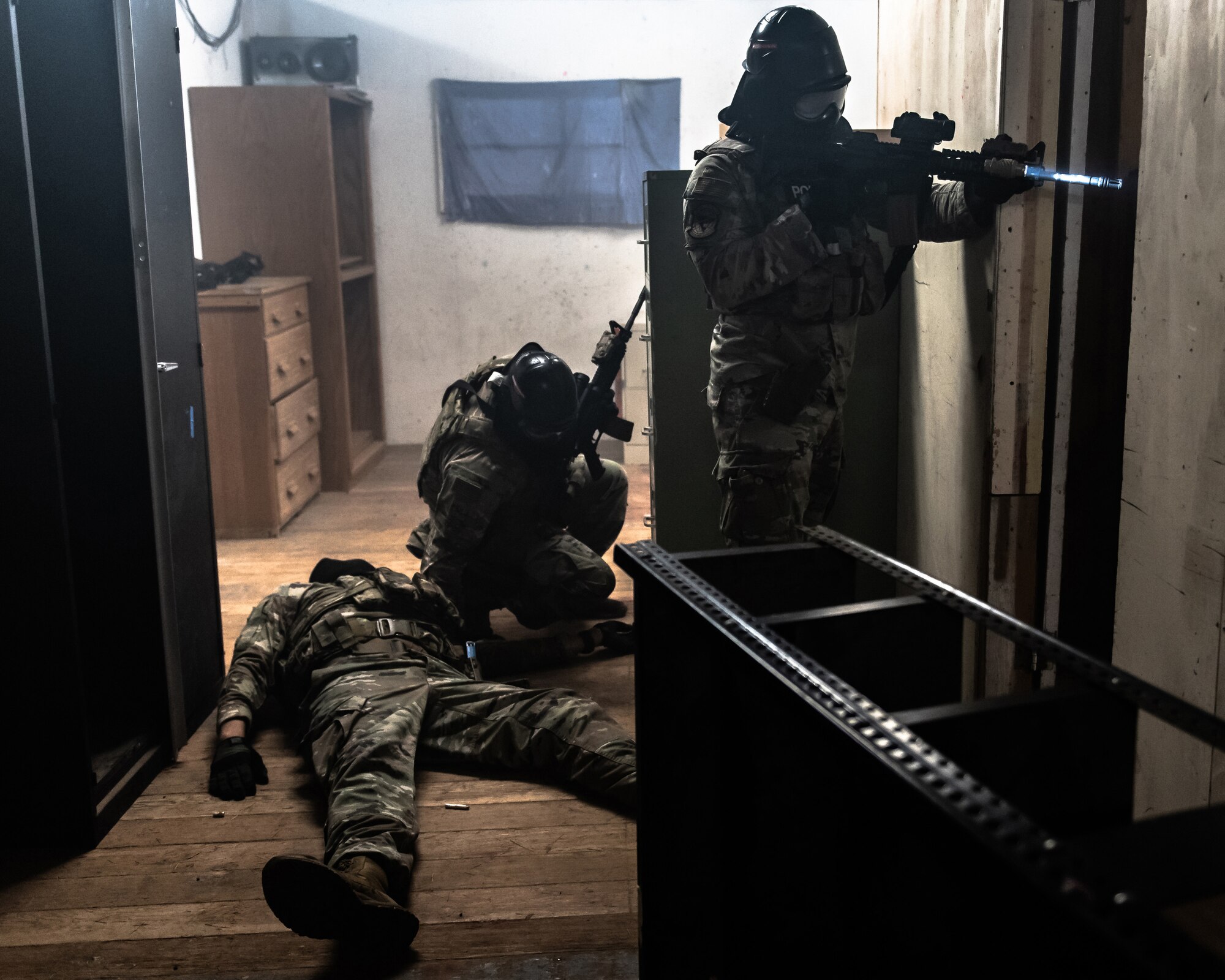 Members of the Kentucky Air National Guard’s 123rd Security Forces Squadron demonstrate room-clearing techniques at Camp San Luis Obispo, Calif., May 20, 2024, as part of an information exchange between 27 Kentucky Guard Airmen and six Ecuadorian special forces. The event, which focused on providing military assistance to civilian law enforcement, was held under the auspices of the National Guard Bureau’s State Partnership Program, which pairs foreign military allies with National Guard units across the United States for mutual exchange of information and cooperation over a broad range of civil and military affairs. (U.S. Air National Guard photo by Tech. Sgt. Chloe Ochs)