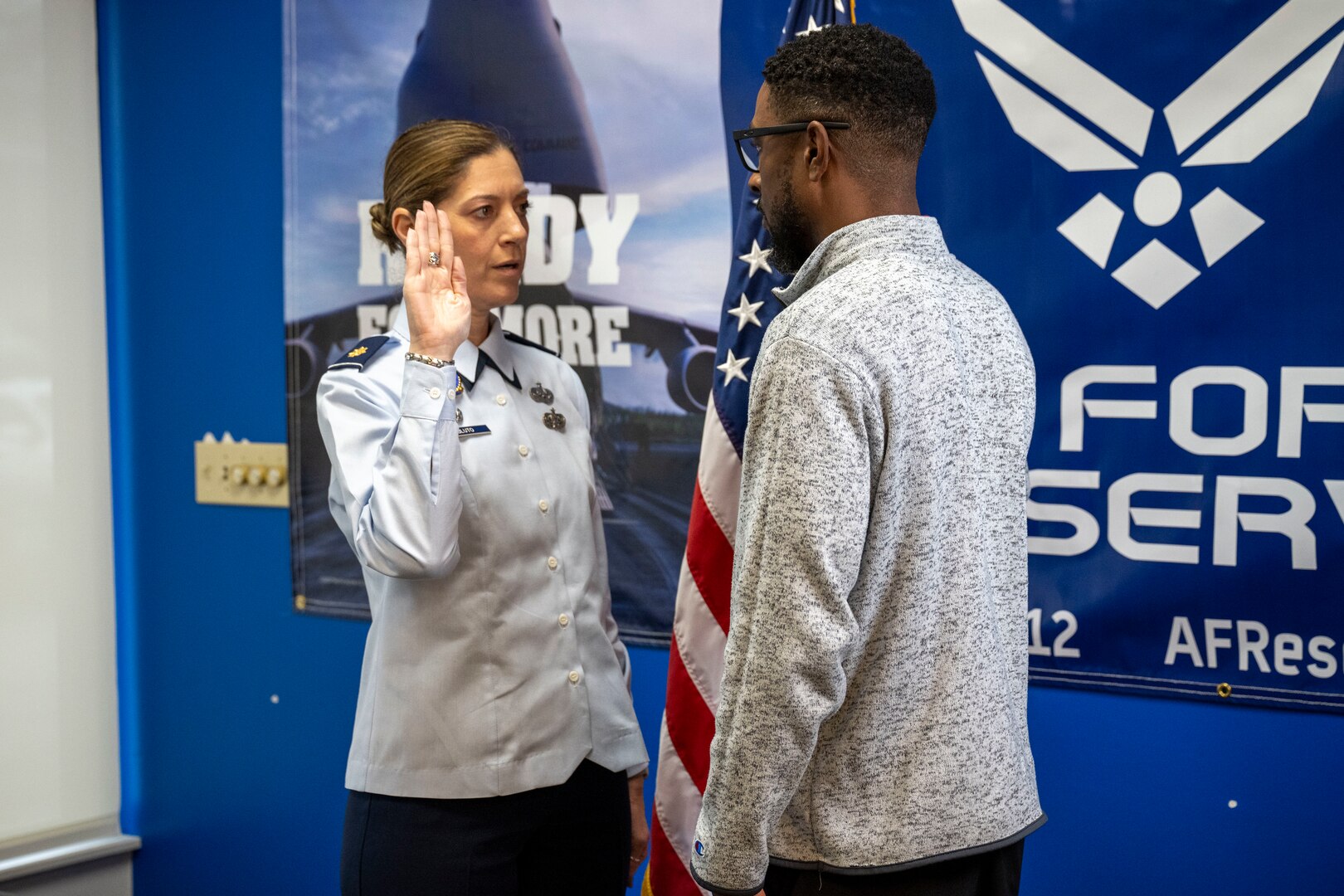 Maj. Micah D. Bluto, 351st Recruiting Squadron commander, conducts the Oath of Enlistment with Trakeius Battle, a new recruit, at the Duluth, Georgia, recruiting office.