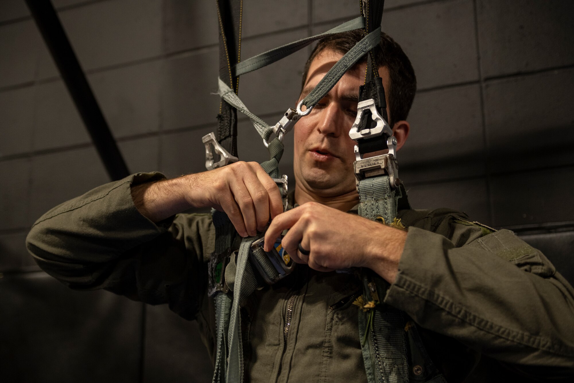 Pilot participates on parachute training in simulation