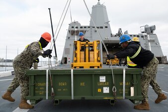 USS New York (LPD 21) takes on ammunition at Naval Weapons Station Yorktown.