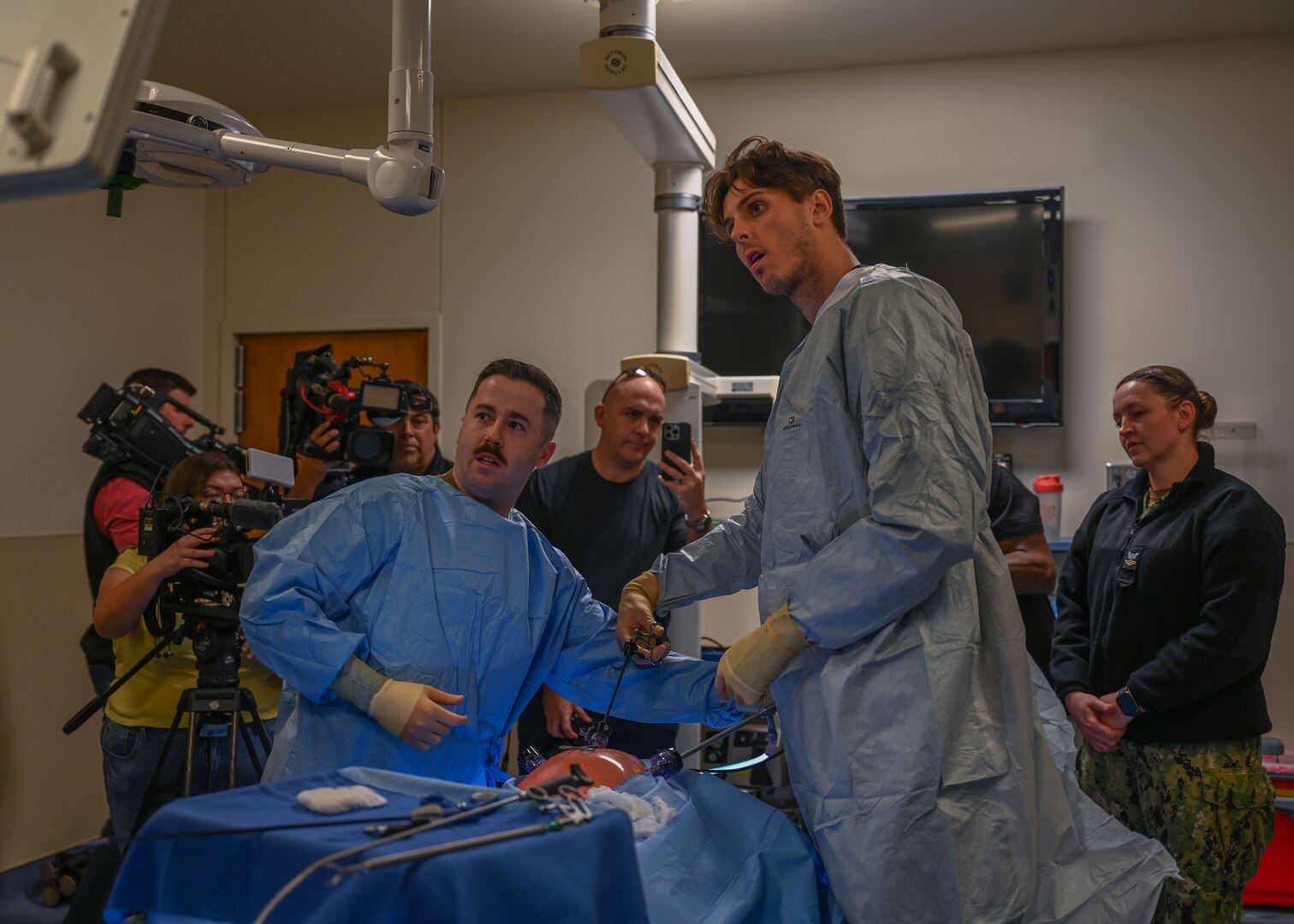 Zach Collins, San Antonio Spurs player, simulated laparoscopic surgery with Hospital Corpsman 1st Class Nicholas Althouse, Medical Education and Training Campus Surgical Technologist program instructor, Jan. 25, 2024, at METC, Joint Base San Antonio-Fort Sam Houston, TX.