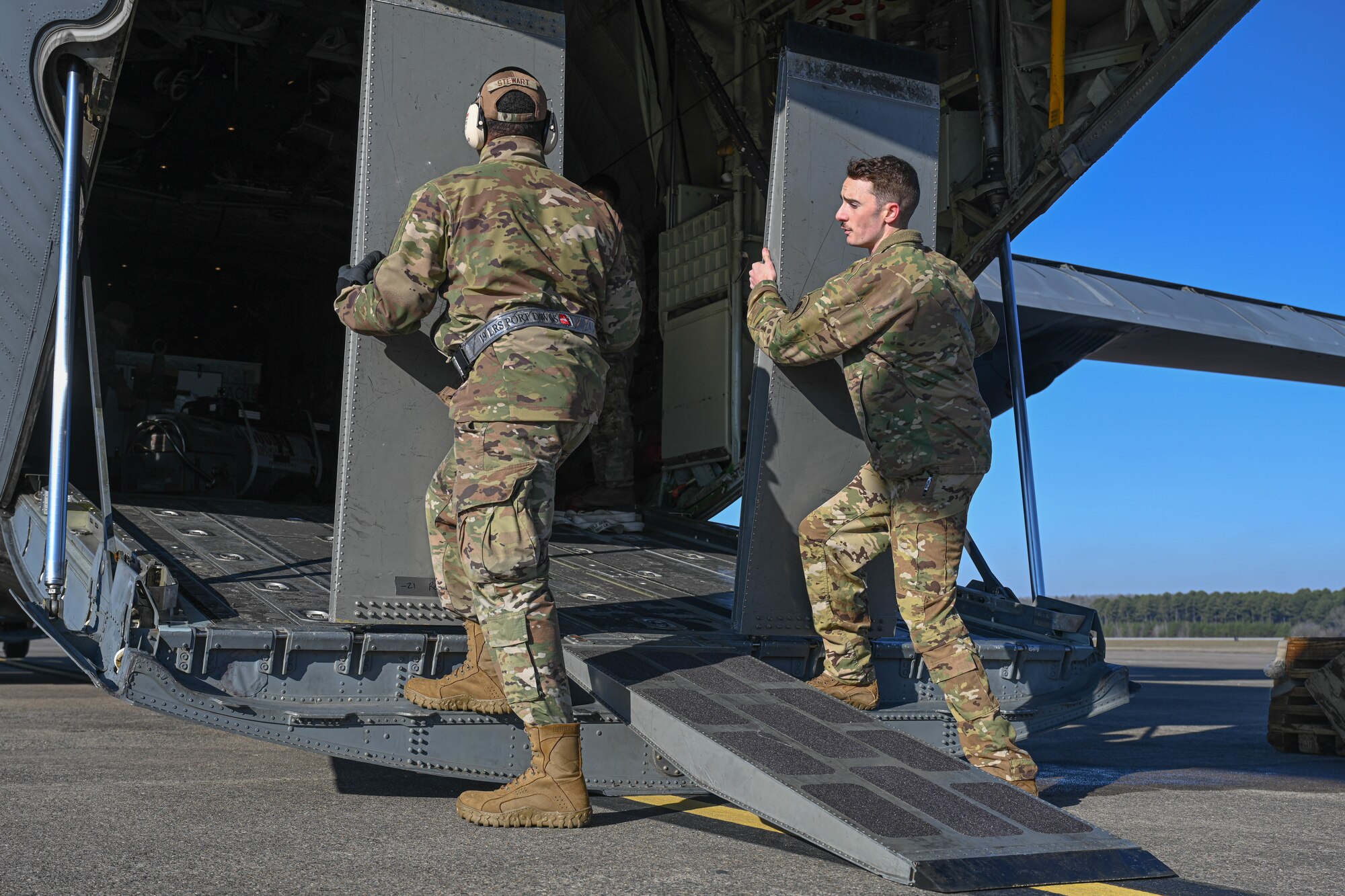 Airmen disassemble a ramp.