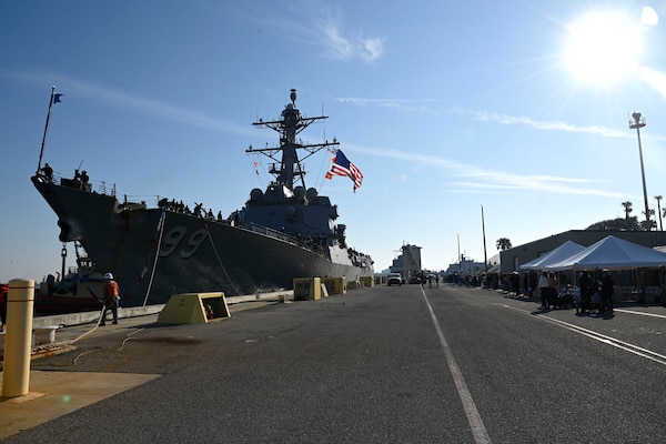 USS Farragut (DDG 99) moors at U.S. Naval Station Mayport, Fla., following a deployment to the U.S. Southern Command area of responsibility supporting Joint Interagency Task Force (JIATF)-South’s counter-narcotics operations in the Caribbean Sea. USNAVSOUTH/FOURTHFLT is the trusted maritime partner for Caribbean, Central and South America maritime forces leading to improved unity, security and stability.