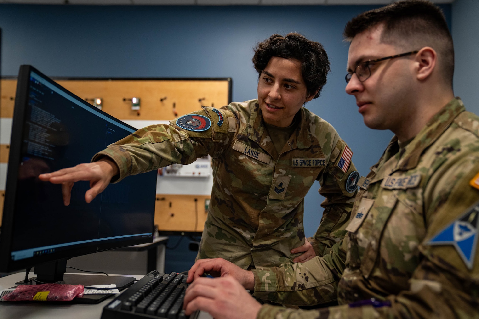 U.S. Space Force Sgt. Anastacia Lange, 333rd Training Squadron Cyber Warfare Operator course instructor, teaches Tech Sgt. Ryan Simons, 333rd TRS student, how to run commands in Linux Operating Systems at Stennis Hall on Keesler Air Force Base, Mississippi, Jan. 24, 2024.