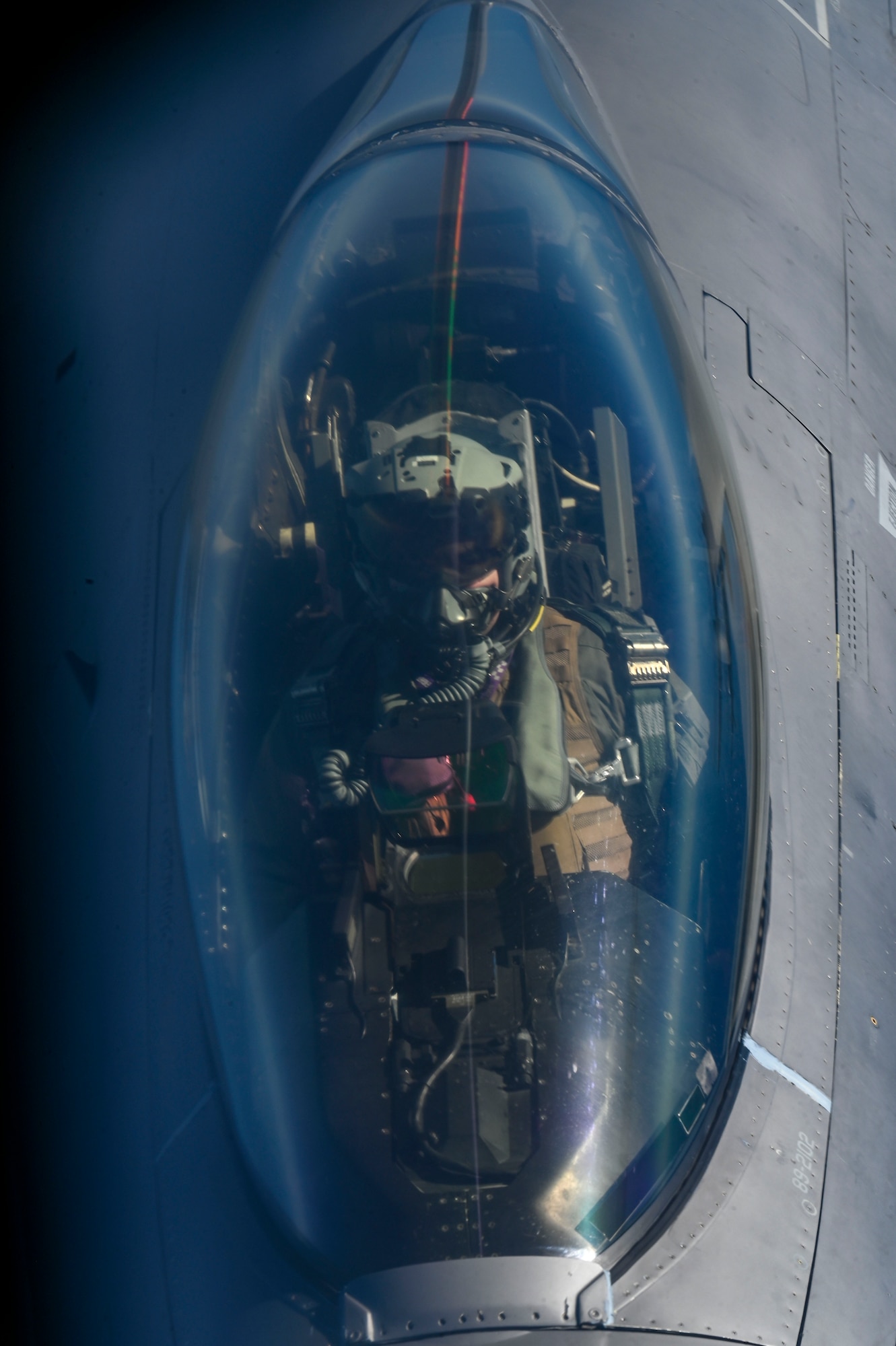 F-16 fighter pilot witnesses aerial refueling