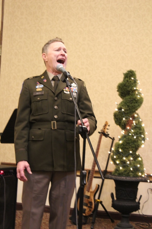 Country music artist becomes Army Reserve warrant officer