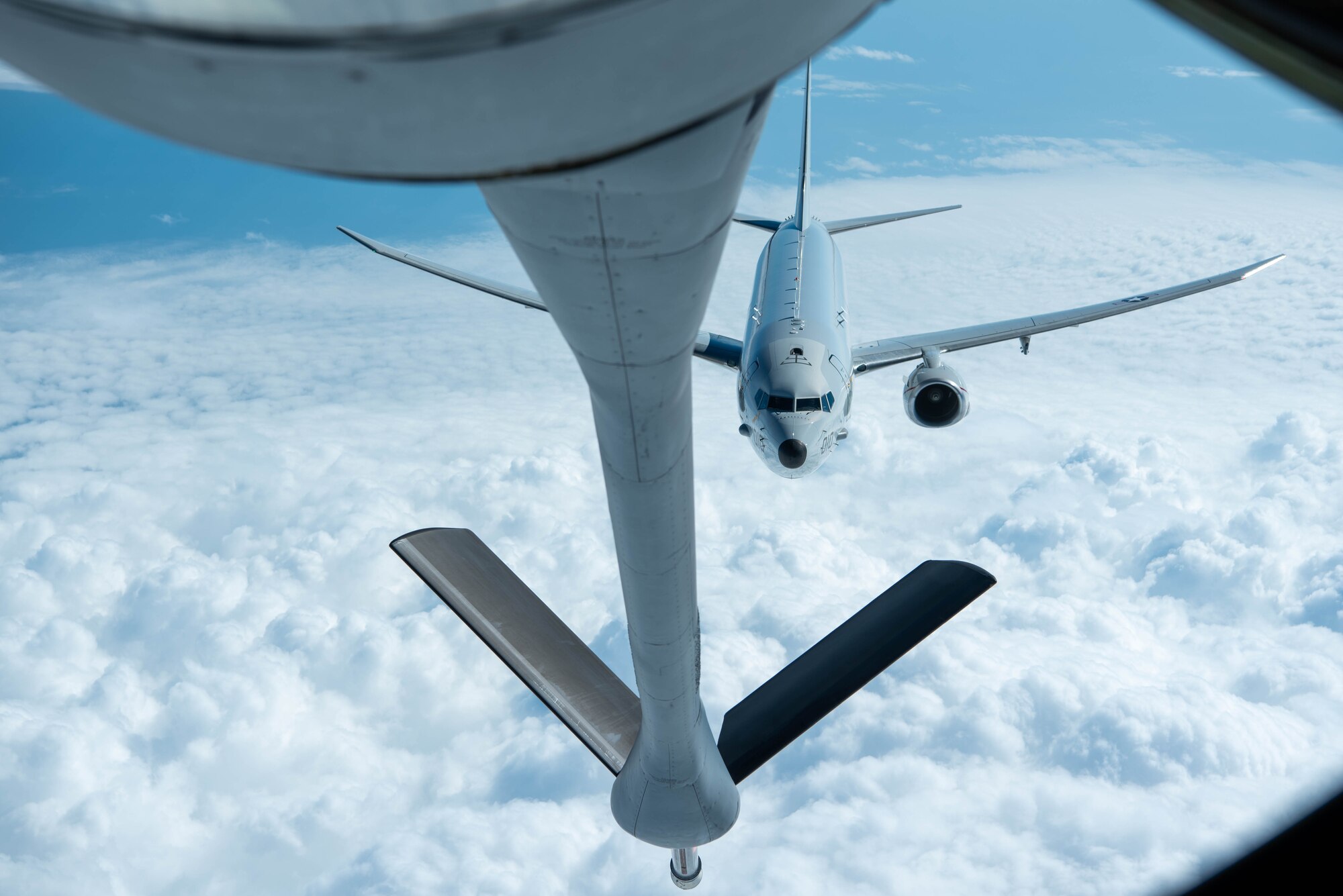 Navy plane flies underneath Air Force refueling plane