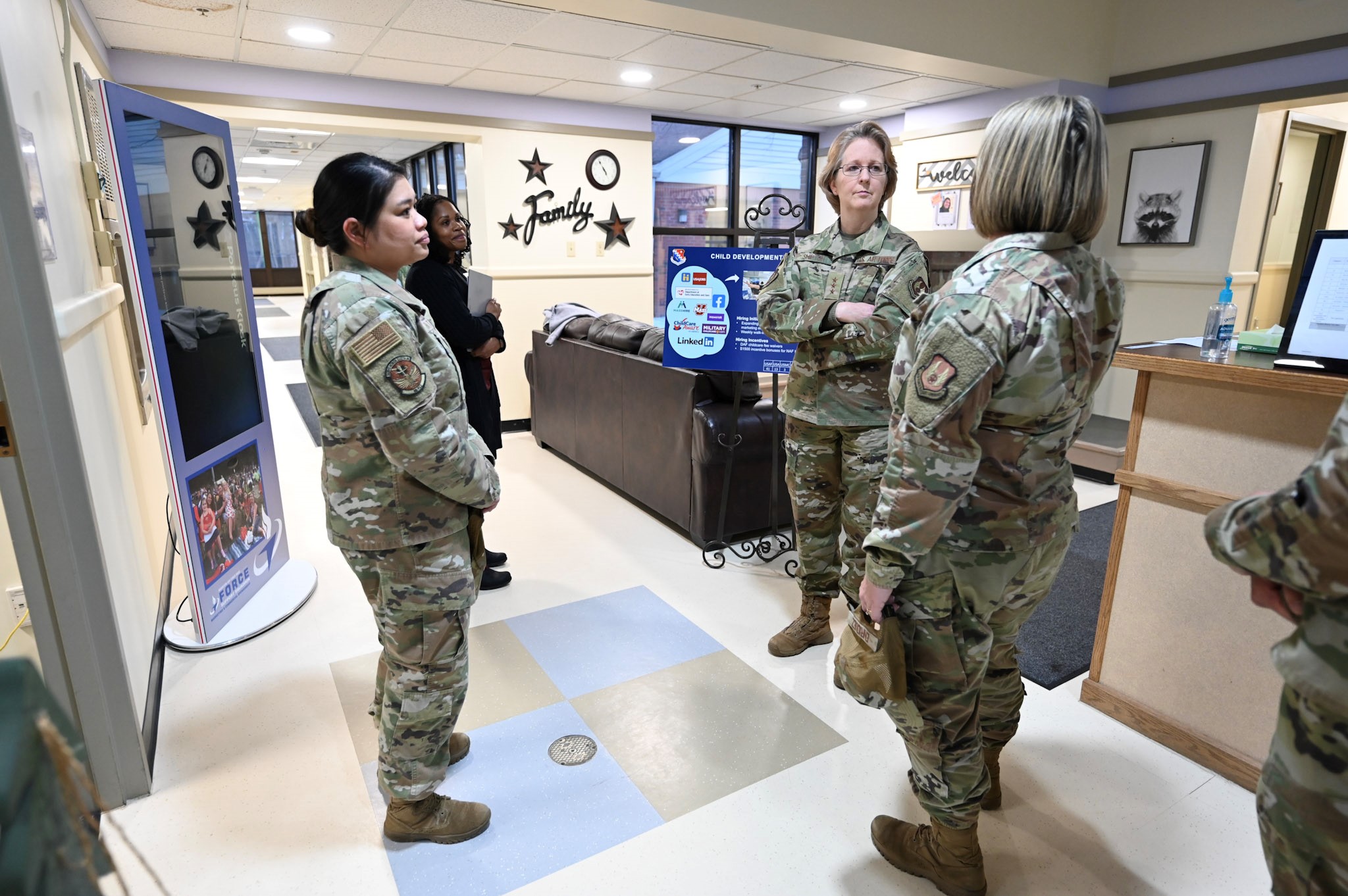 AFLCMC commander visits Hanscom AFB > Hanscom Air Force Base > Article ...