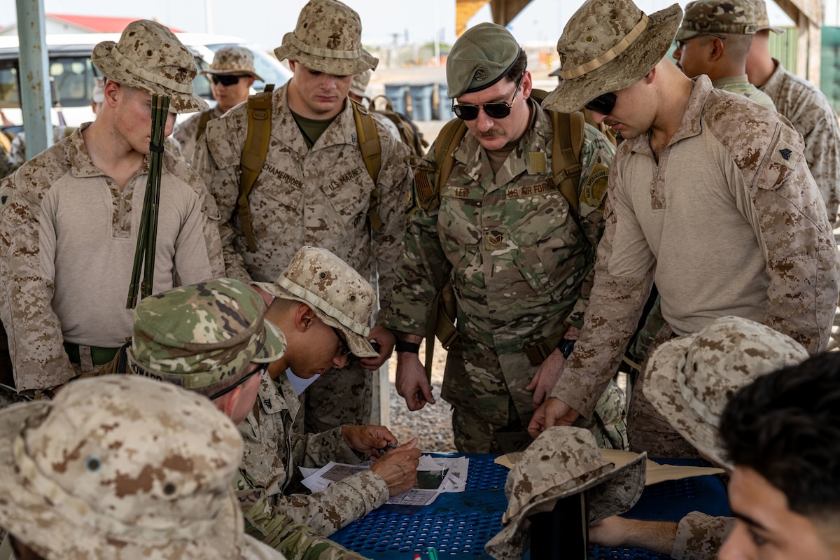 U.S. service members discuss tactics.