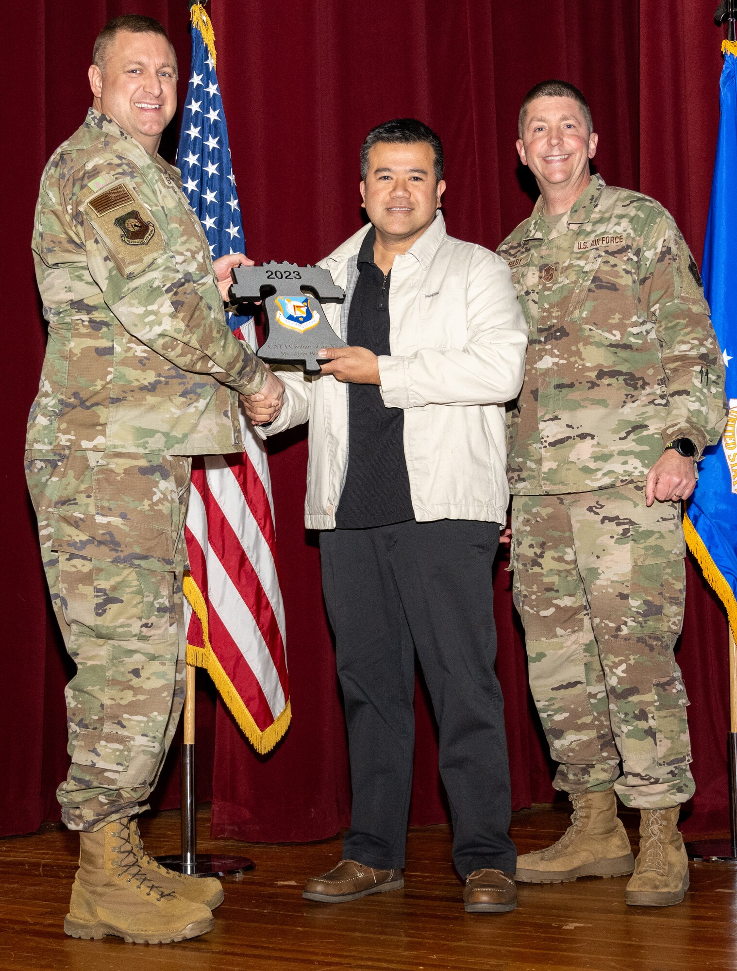 Hernandez receives award