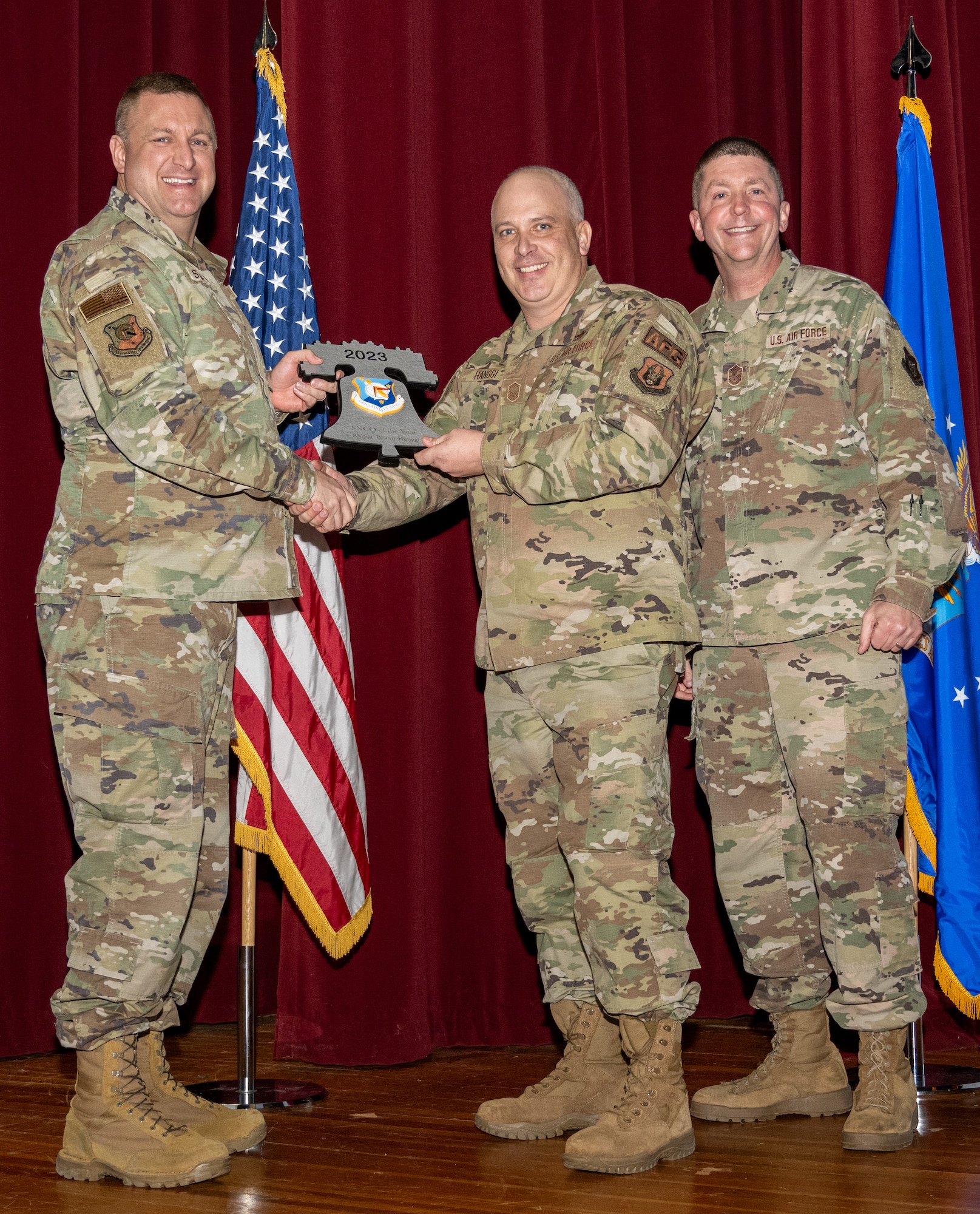 Hanggi receives award