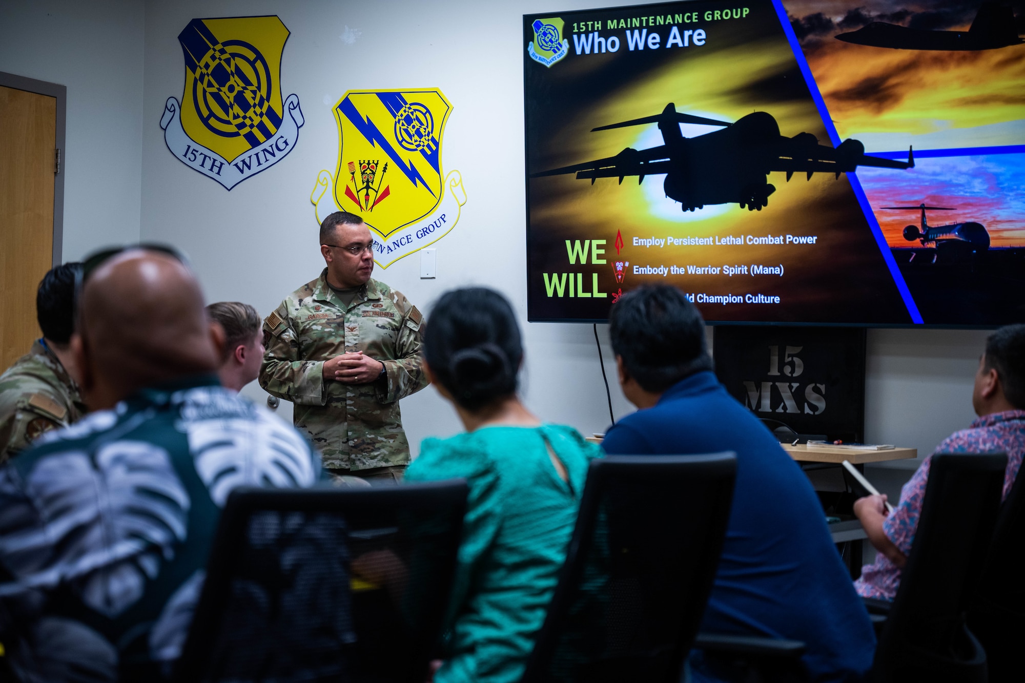 Photo of Airman briefing.