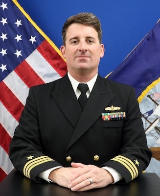 Bio photo of CDR William E. Hessell.