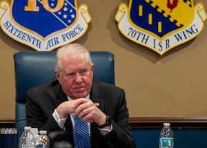 Col. Celina Noyes, 70th Intelligence, Surveillance and Reconnaissance Wing commander, welcomes Secretary of the Air Force Frank Kendall during his visit at Fort George G. Meade, Md., Feb. 2, 2024