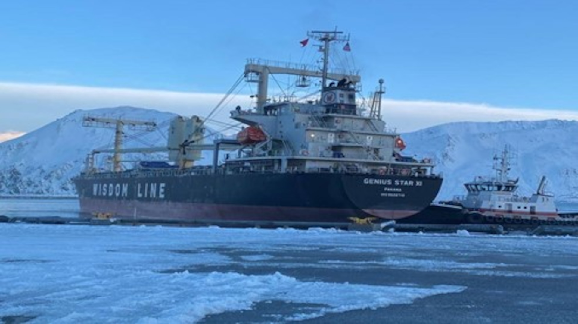 M/V Genius Star XI vertrekt vanuit Dutch Harbor, Alaska