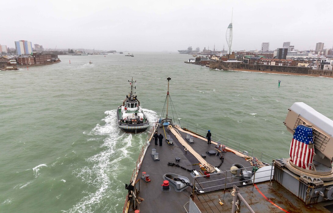 USS Gunston Hall (LSD 44) arrives in Portsmouth, England.