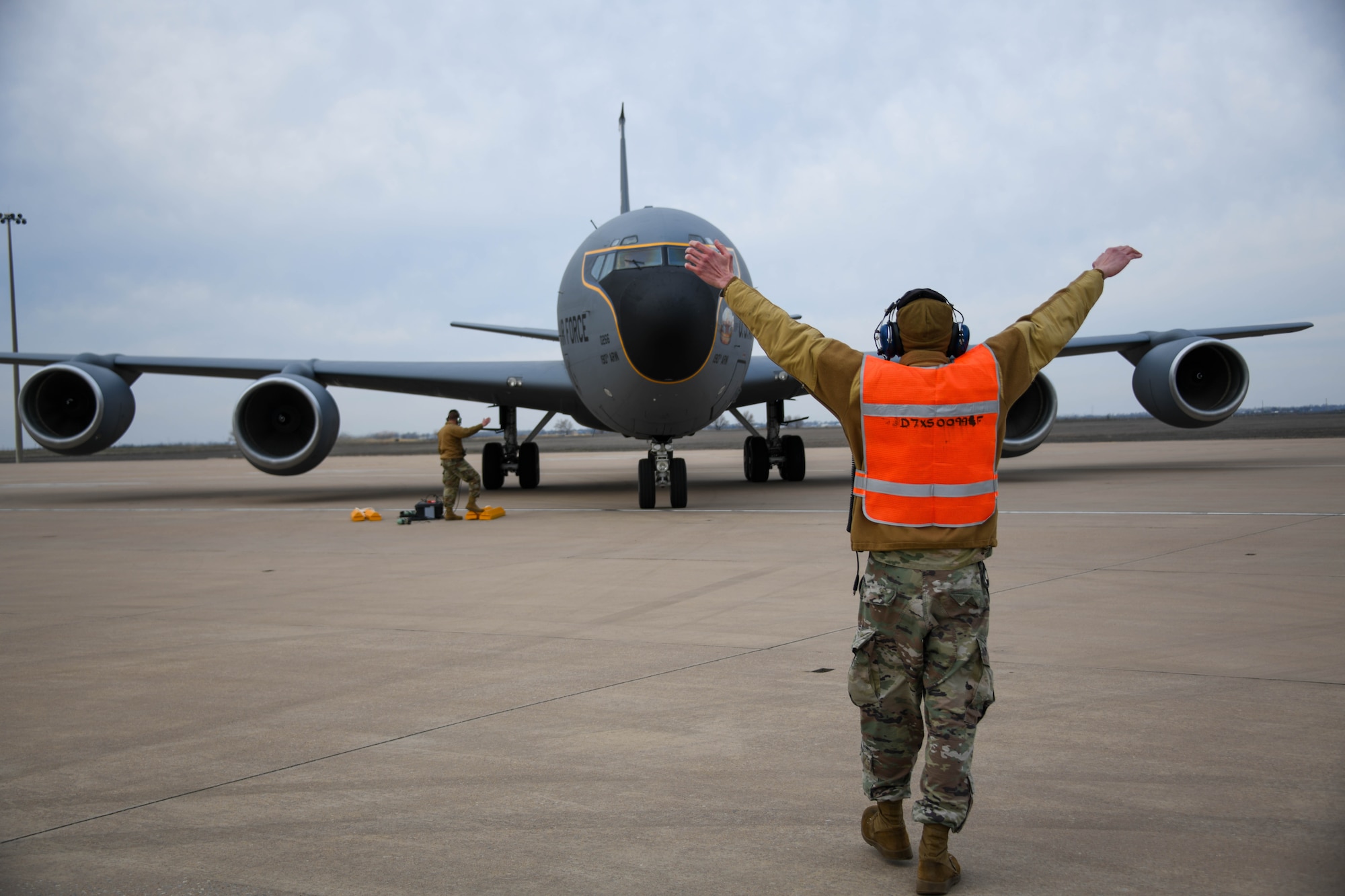 U.S. Air Force Tech. Sgt. Eric Landis, 190th Aircraft Maintenance Squadron (AMXS) crew chief, taxis in a KC-135 Stratotanker at Altus Air Force Base (AFB), Oklahoma, Feb. 2, 2023. Airmen from the 190th Air Refueling Wing conducted training alongside Altus AFB Airmen to get certification in hot pit refueling. (U.S. Air Force photo by Senior Airman Miyah Gray)