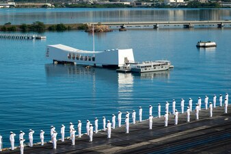 Sailors render honors to the USS Arizona Memorial as USS Carl Vinson (CVN 70) pulls into Pearl Harbor for a scheduled port visit.
