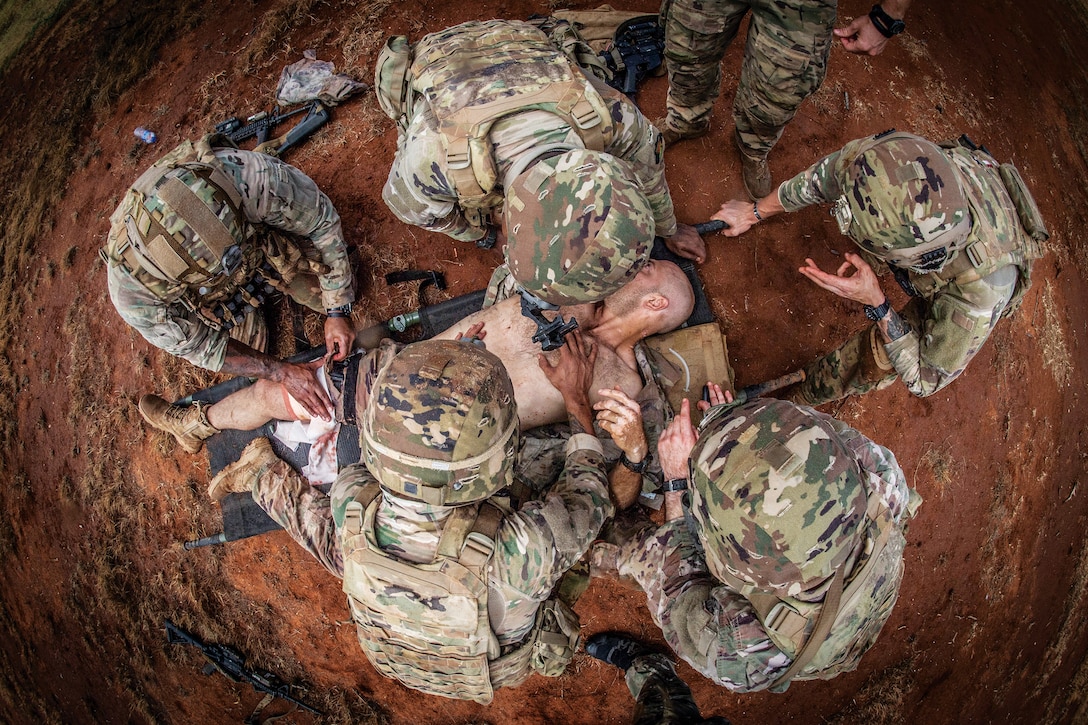 Special Amphibious Reconnaissance Corpsmen provide tactical combat casualty care training to Soldiers