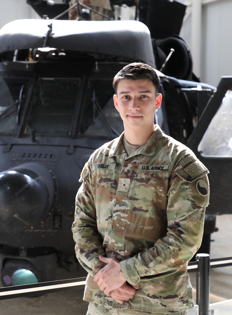 Army flight school grad follows in father’s footsteps