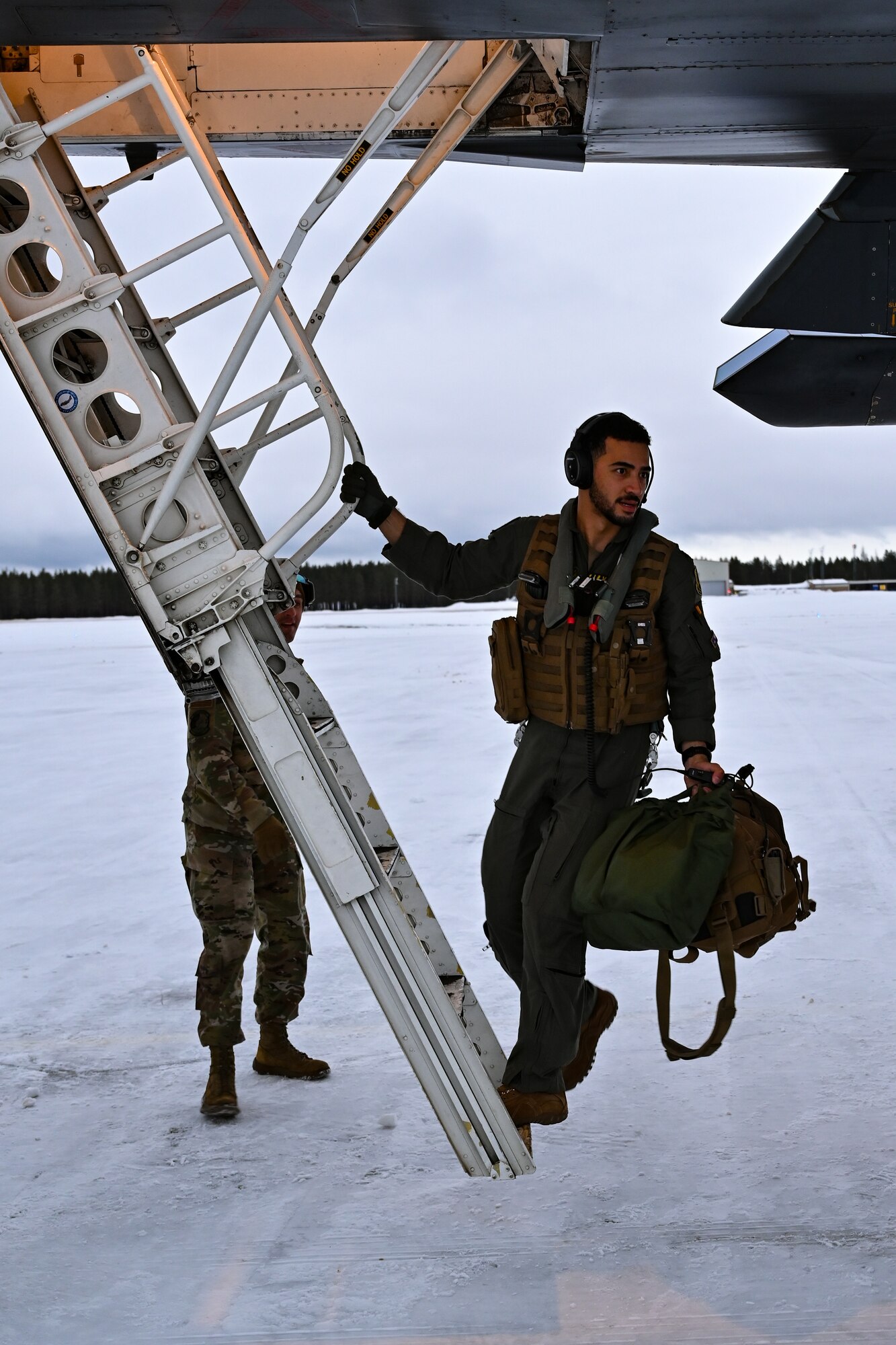 Weapons Systems Officers exits B-1