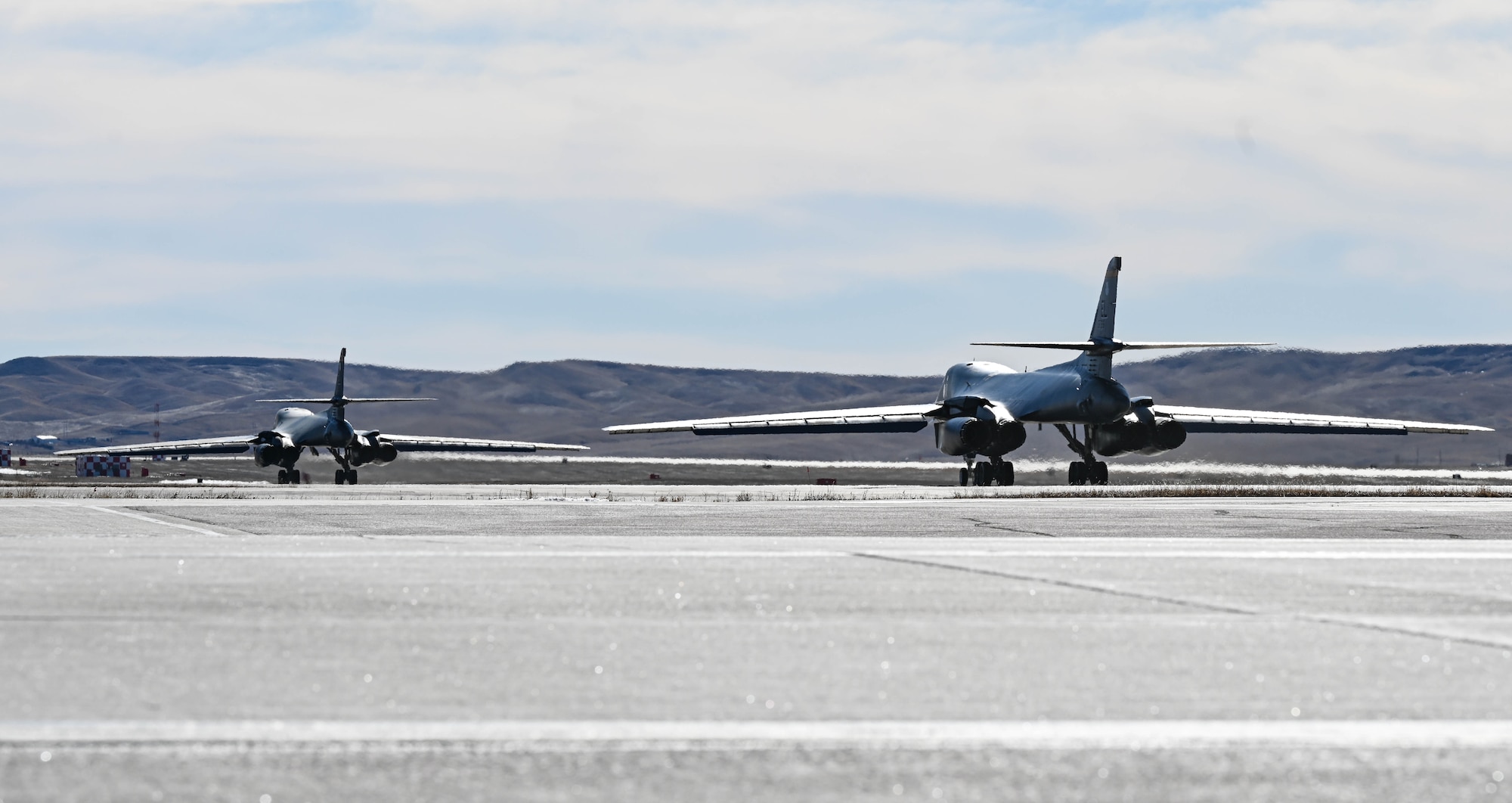 B-1B Lancers taxi onto Ellsworth AFB runway