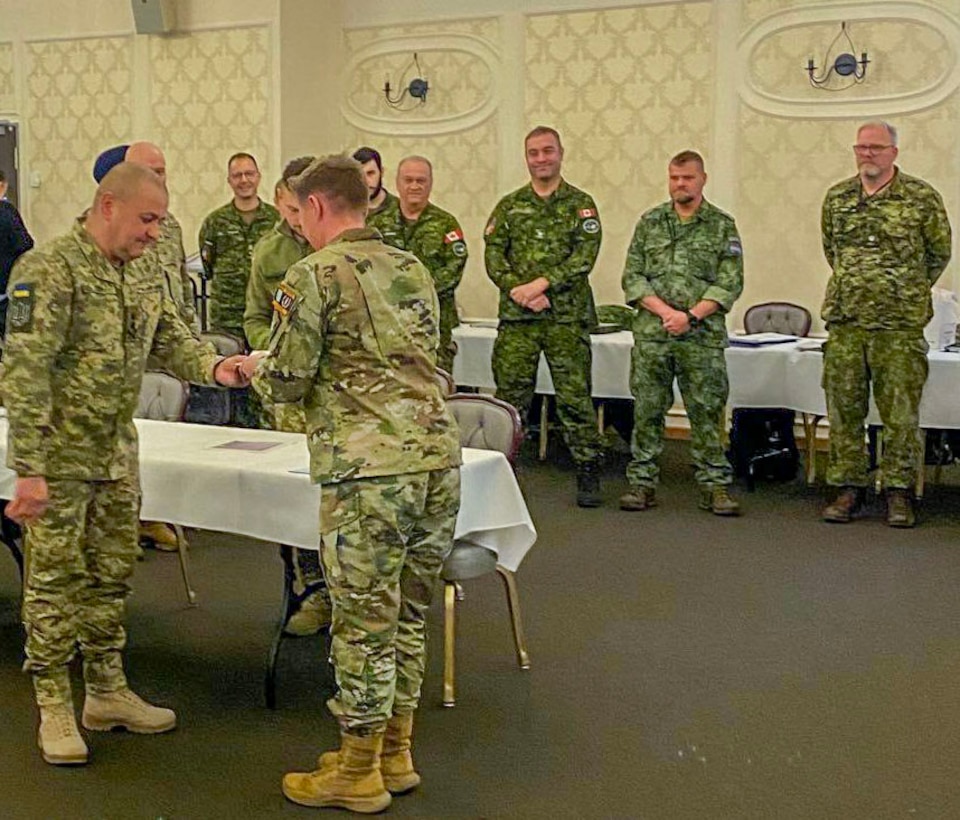 Florida Guard Soldier helps train Ukrainian forces, receives award from senior official