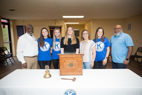 Samantha Weist, a research environmental engineer with ERDC’s Environmental Laboratory (EL), with members of Port City Kiwanis and the Key Club.