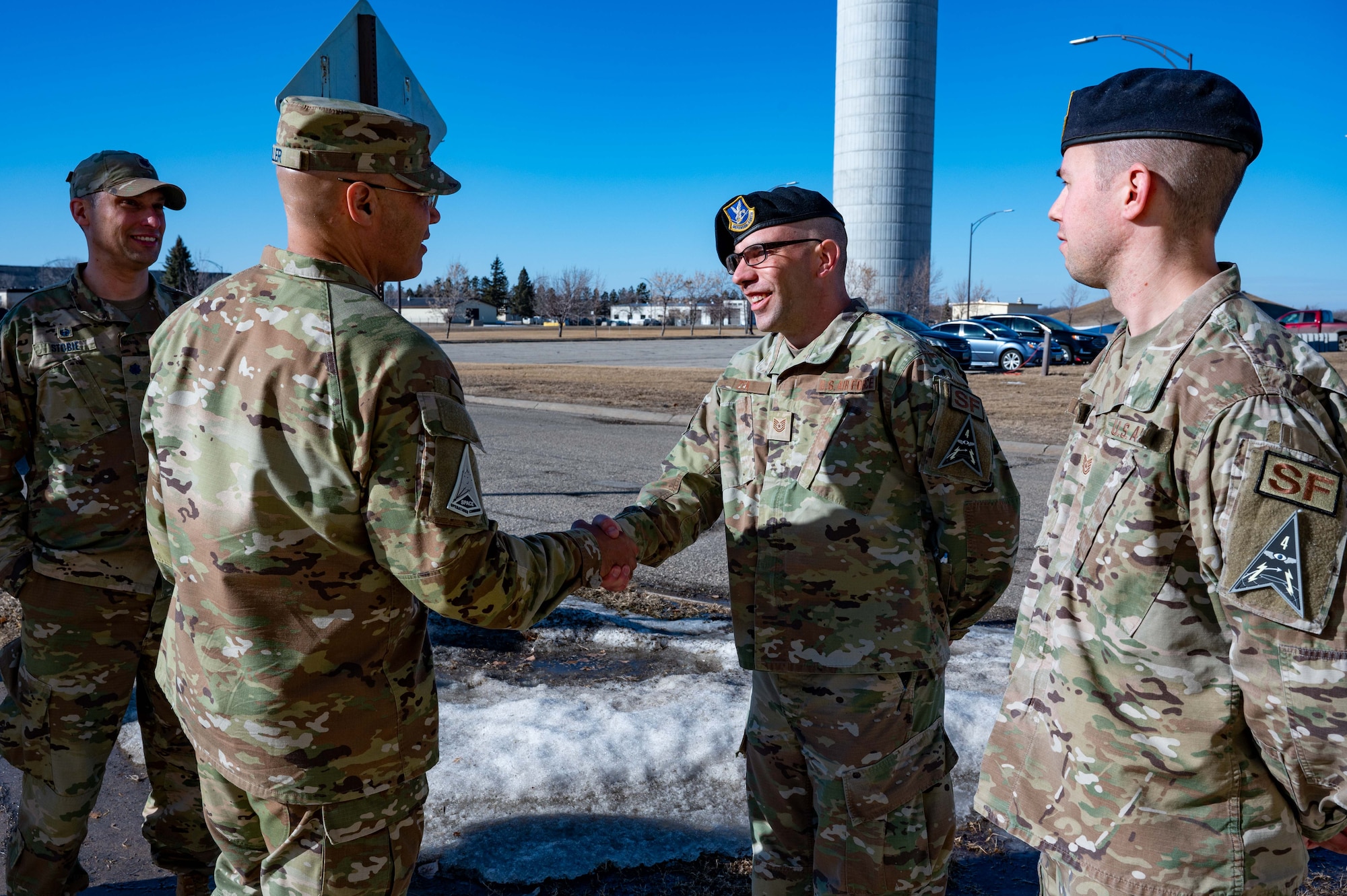 two men shakes hands