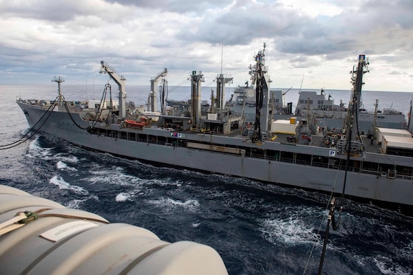 USS Carl Vinson (CVN 70) Conducts Fueling-At-Sea with USNS Yukon (T-AO-202), USS Kidd (DDG 100) [Image 2 of 6]