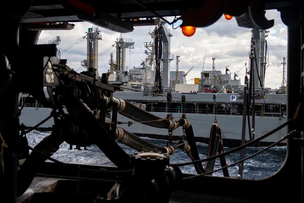 USS Carl Vinson (CVN 70) Conducts Fueling-At-Sea with USNS Yukon (T-AO-202), USS Kidd (DDG 100) [Image 3 of 6]