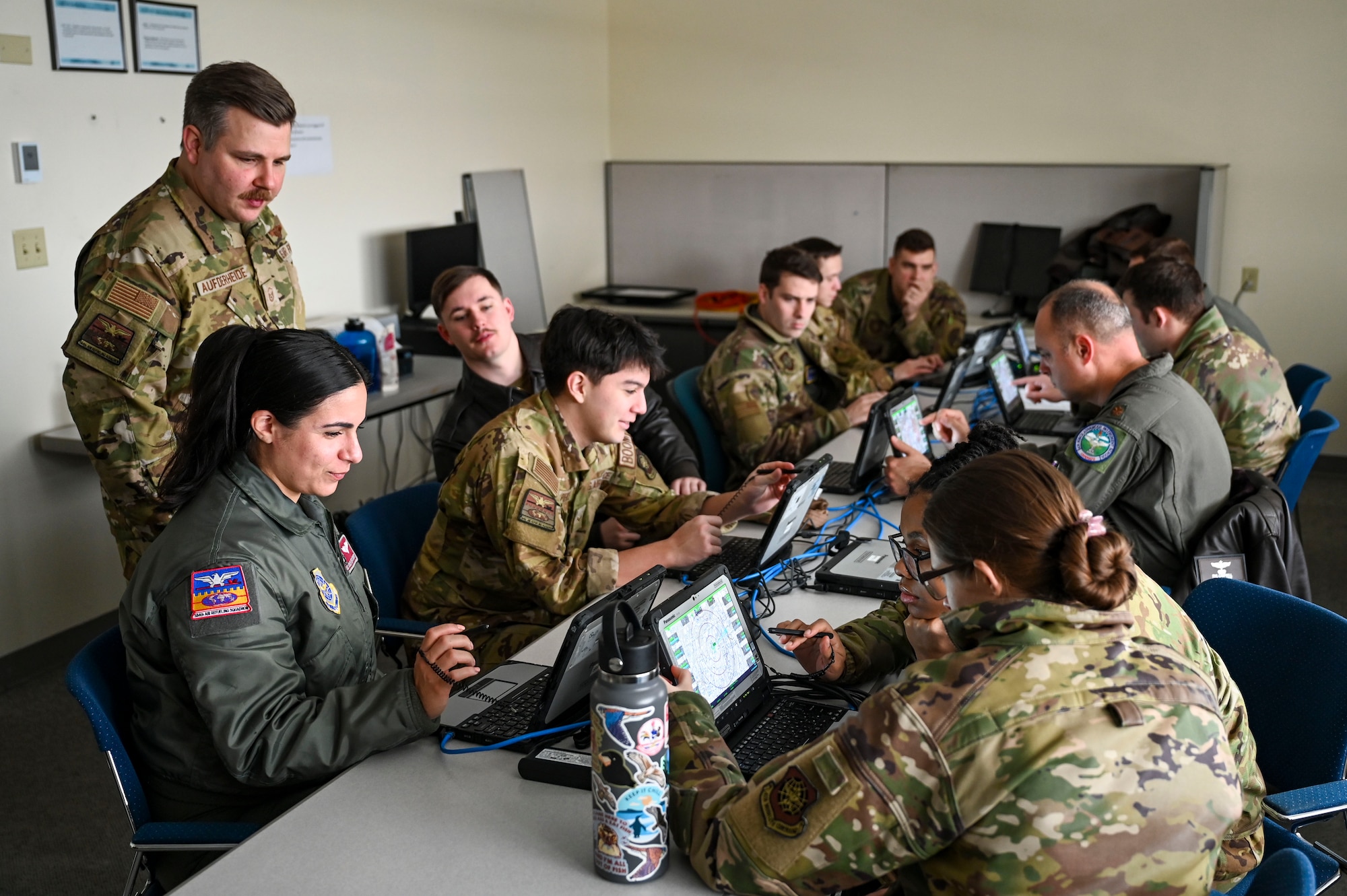 Airmen learn about the Real Time information in Cockpit system