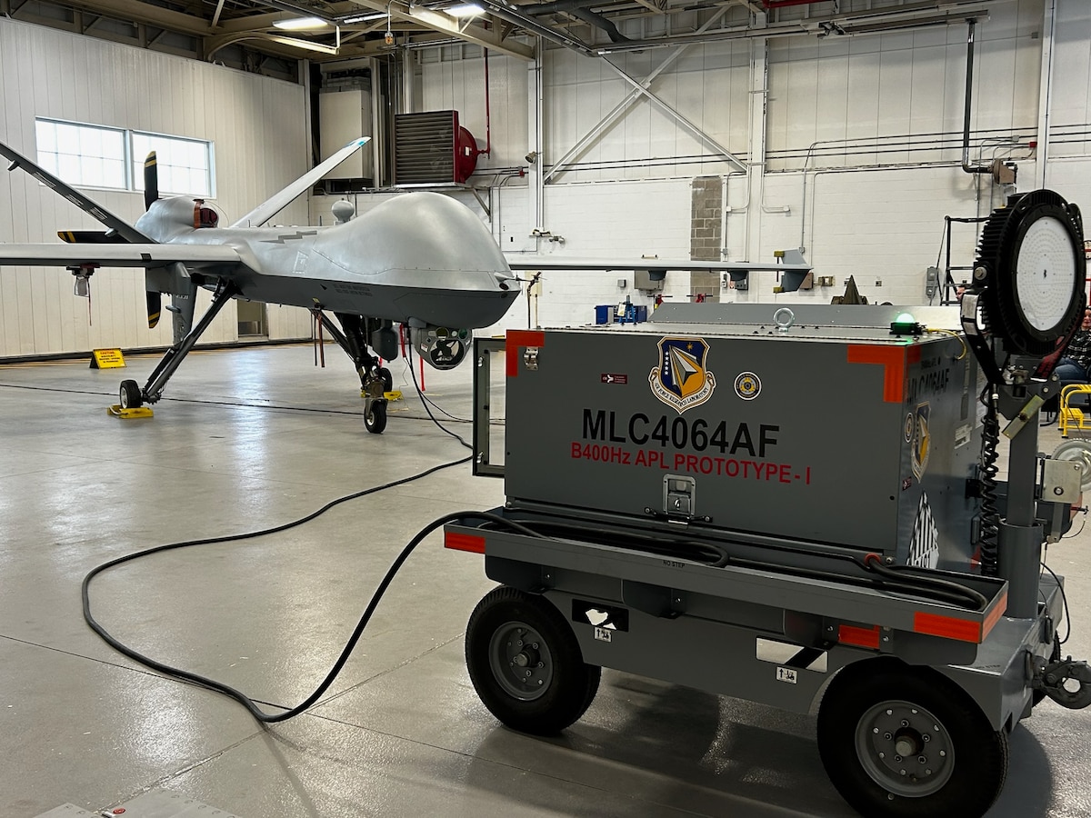 The Department of the Air Force recently successfully tested the 400 Hz Aircraft Power Lightcart, or 400 APL prototype. The tests, which were conducted at the 174th Attack Wing at Hancock Field Air National Guard Base in Syracuse, New York, saw the 400 APL prototype successfully power an MQ-9 or Predator through a series of technical orders.