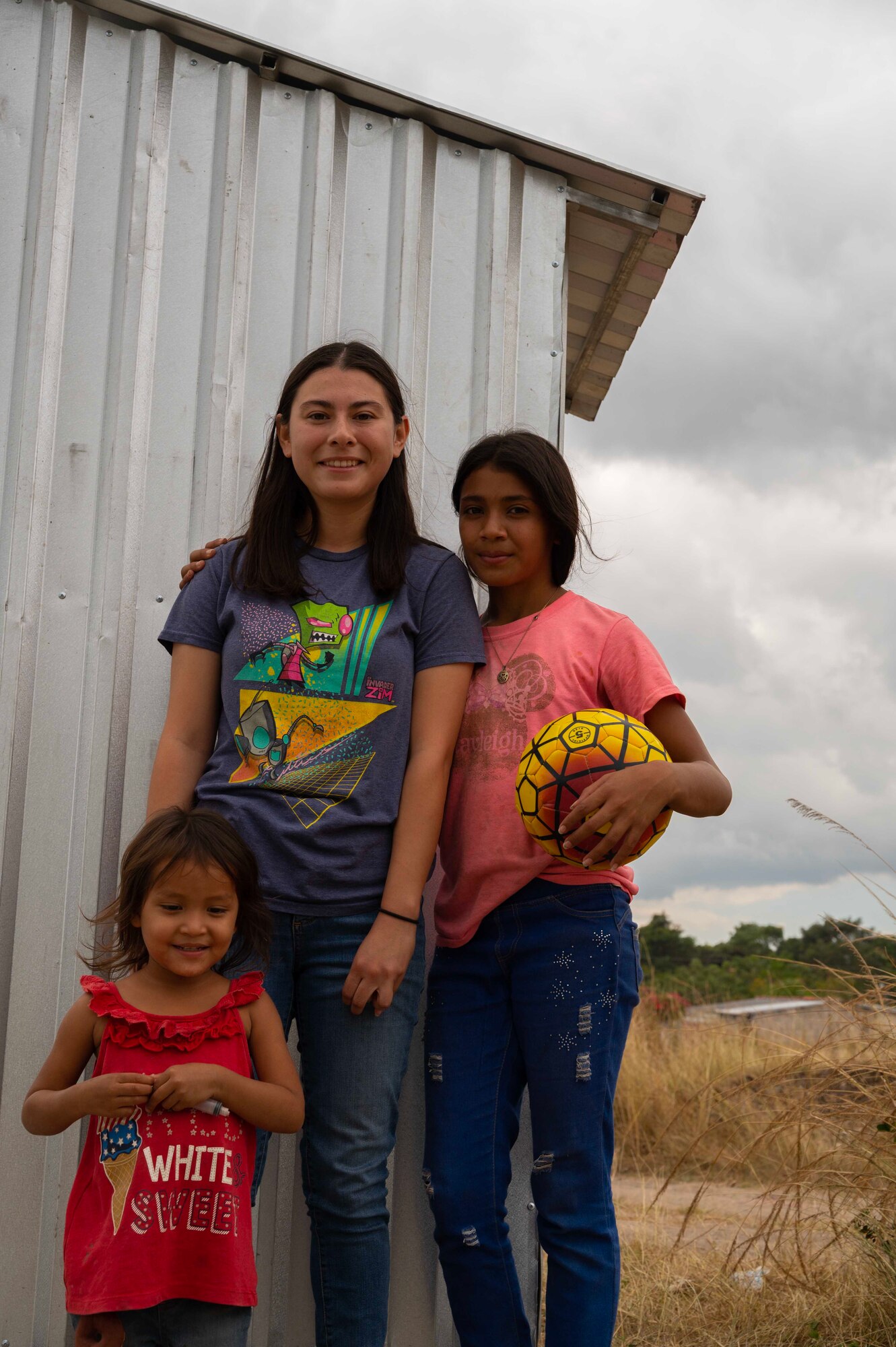 More than 30 service members assigned to Joint Task Force Bravo (JTF-B) volunteered to construct a new home for a local family in the department of La Paz, Dec. 16 and 17.