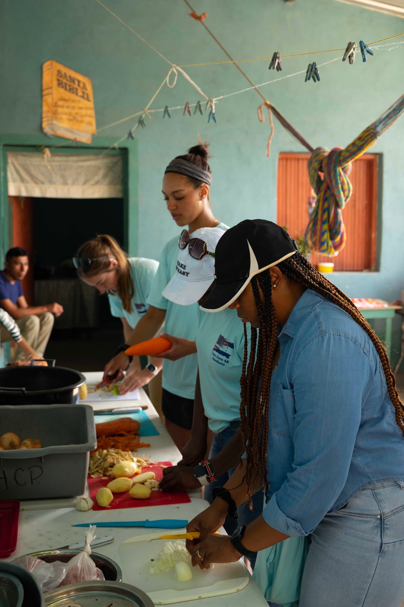 More than 30 service members assigned to Joint Task Force Bravo (JTF-B) volunteered to construct a new home for a local family in the department of La Paz, Dec. 16 and 17.