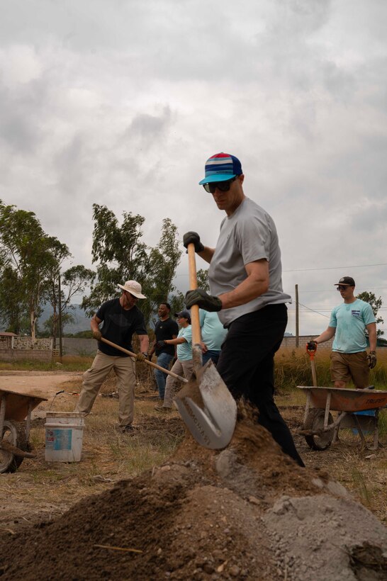 More than 30 service members assigned to Joint Task Force Bravo (JTF-B) volunteered to construct a new home for a local family in the department of La Paz, Dec. 16 and 17.