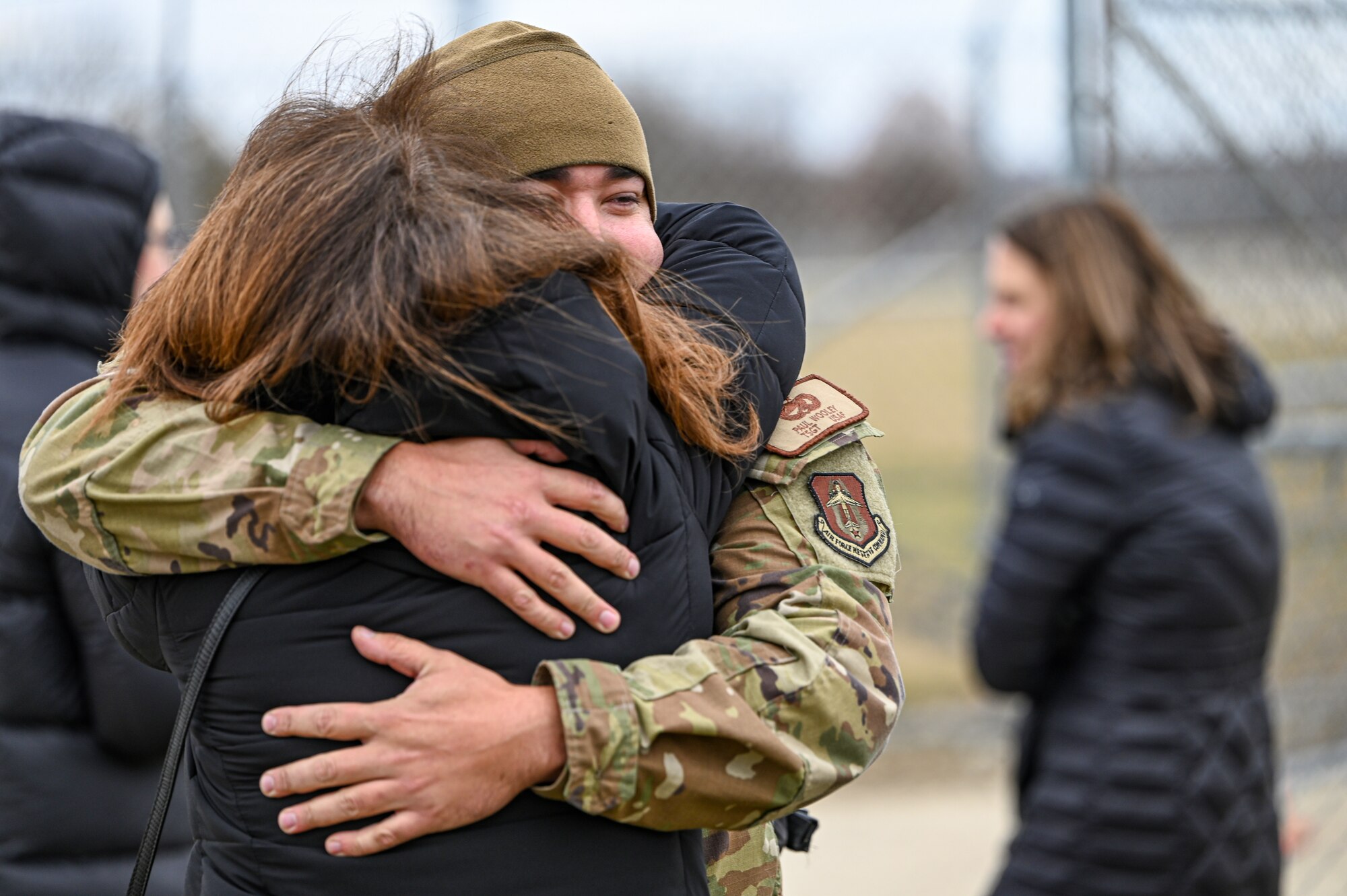 A Reserve Citizen Airmen with the 445th Airlift Wing reunites with a family member at Wright-Patterson Air Force Base, Ohio, Jan. 4, 2024. The Airmen returned from a two-month deployment where they transported cargo, personnel and humanitarian aid to various locations. (U.S. Air Force photo by Master Sgt. Patrick O’Reilly)
