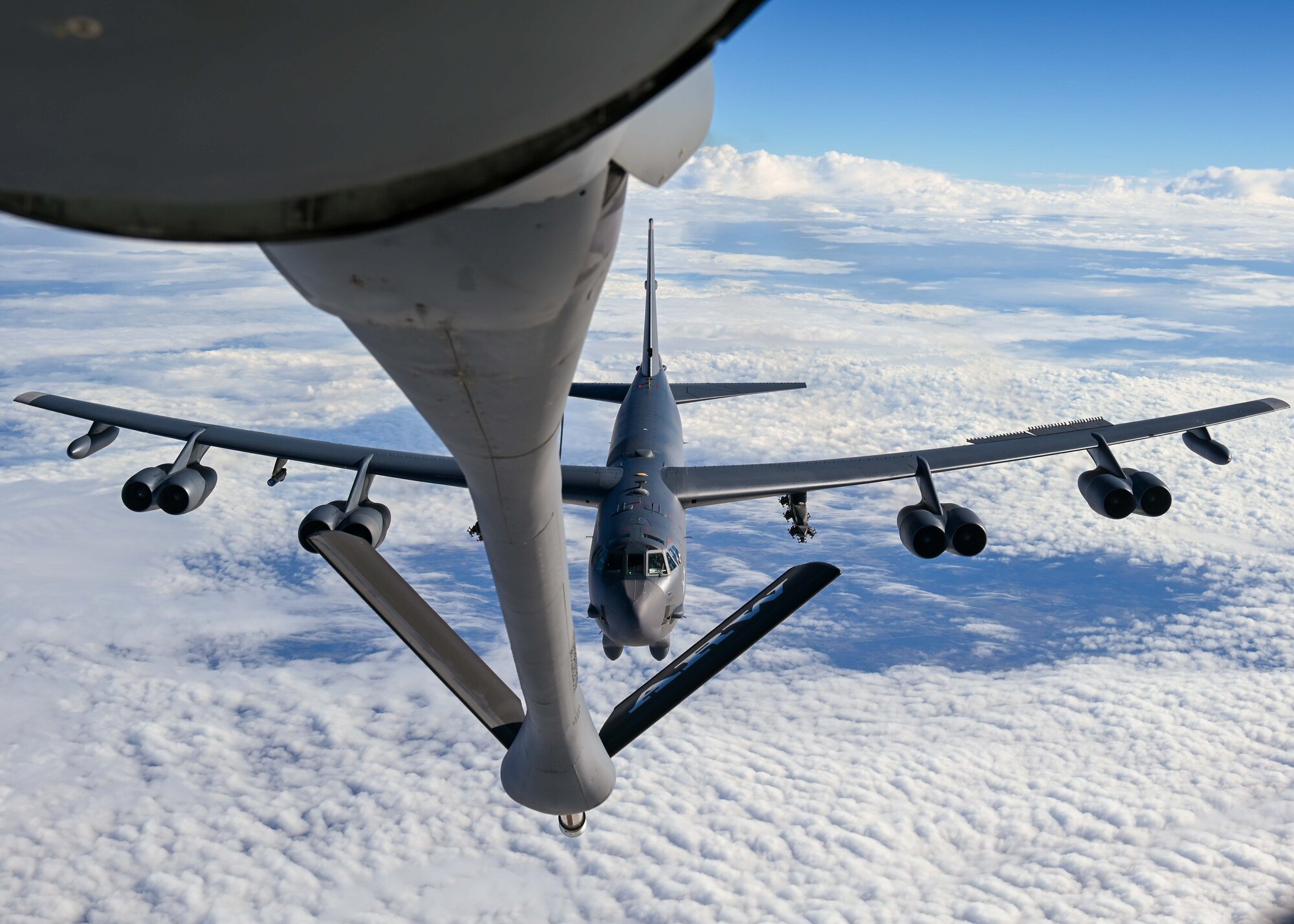 B-52 flying behind a KC-135