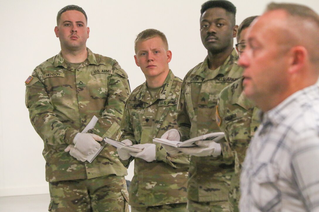 Soldiers conduct funeral honors training