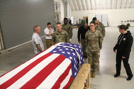 Soldiers conduct funeral honors training