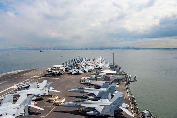 Nimitz-class aircraft carrier USS Carl Vinson (CVN 70) sets anchors in Manila, Philippines.