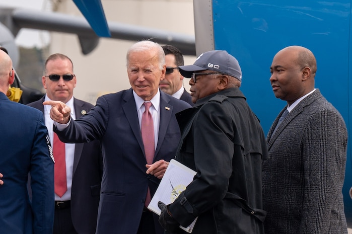 A photo of an aircraft landing.